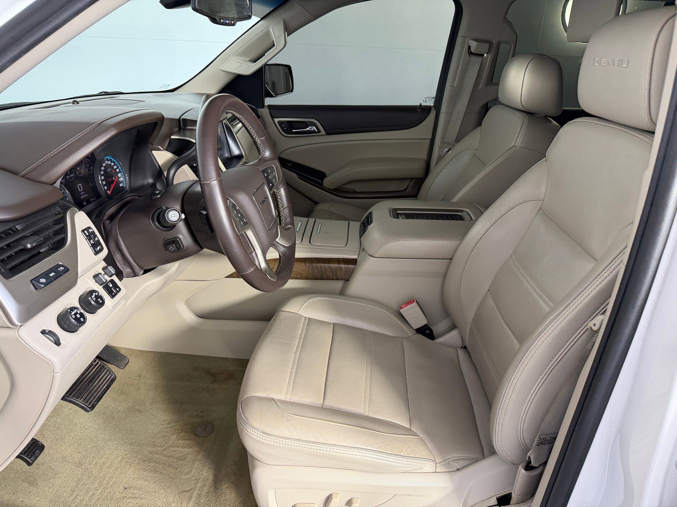 Used 2018 GMC Yukon Denali w/ Denali Ultimate Package AWD/4WD image 5