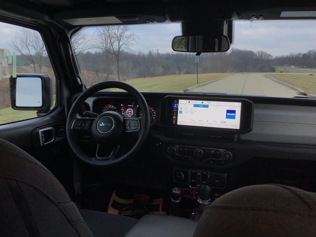 Used 2024 Jeep Gladiator Willys image 18