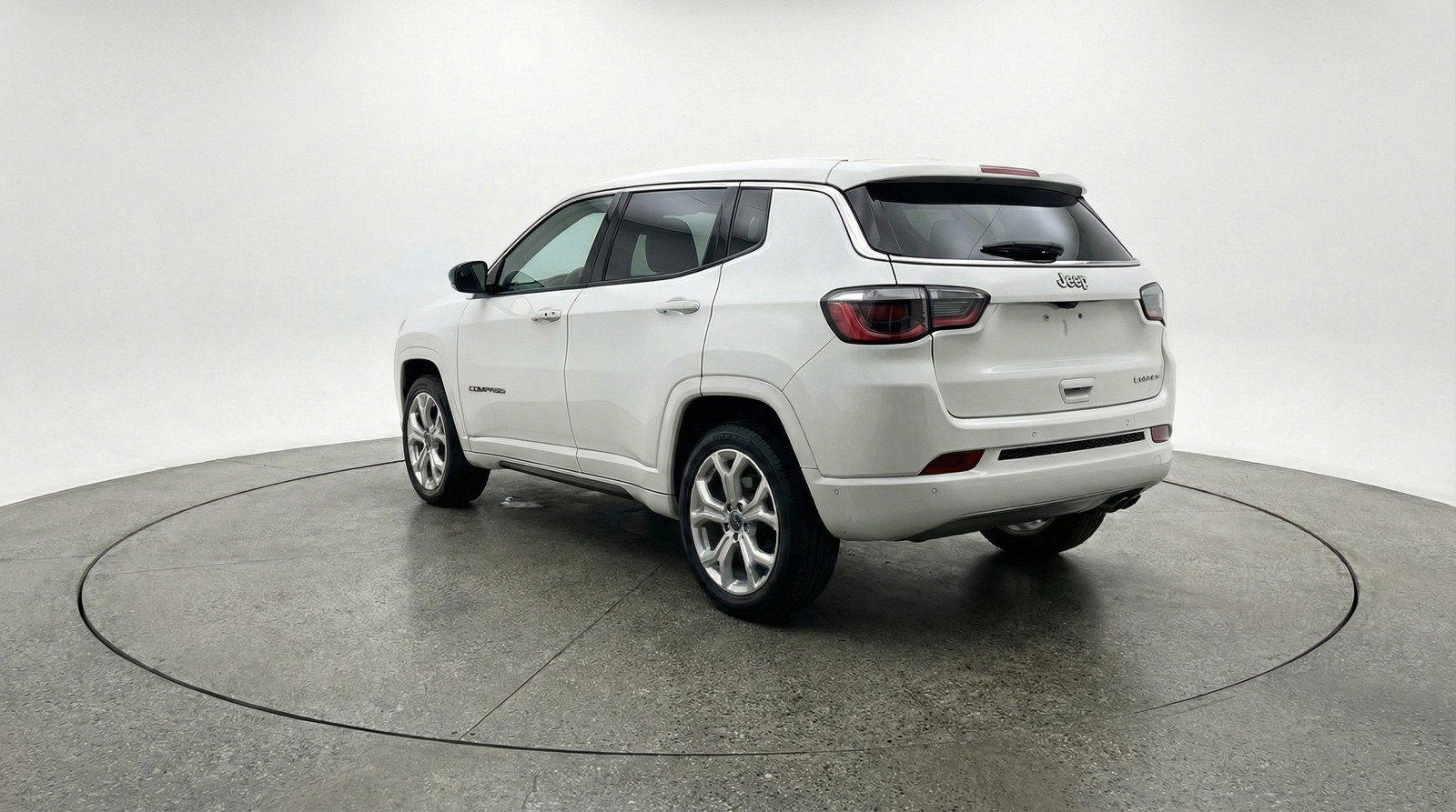 Used 2025 Jeep Compass Latitude AWD/4WD image 6