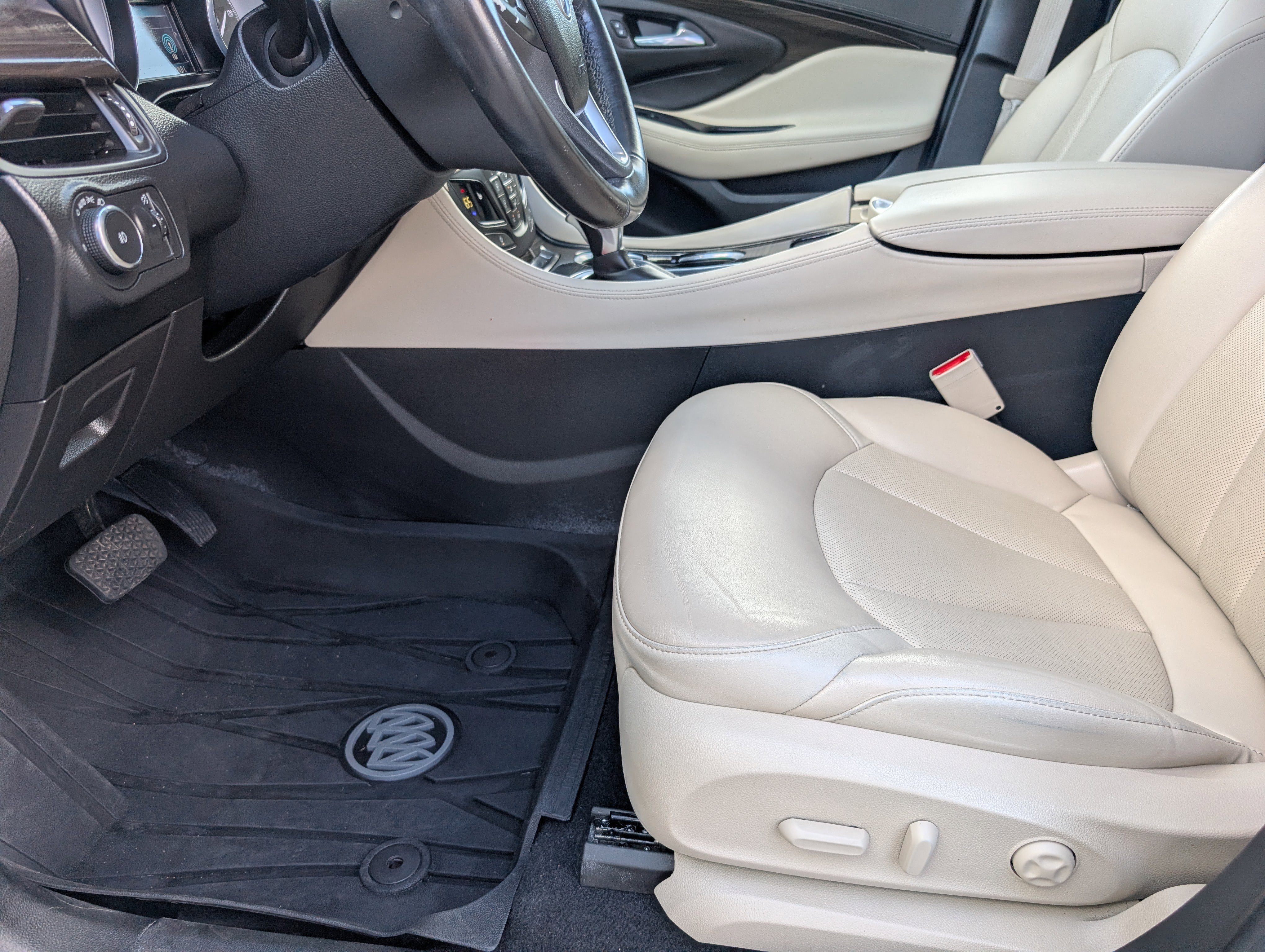 Used 2020 Buick Envision Essence image 15