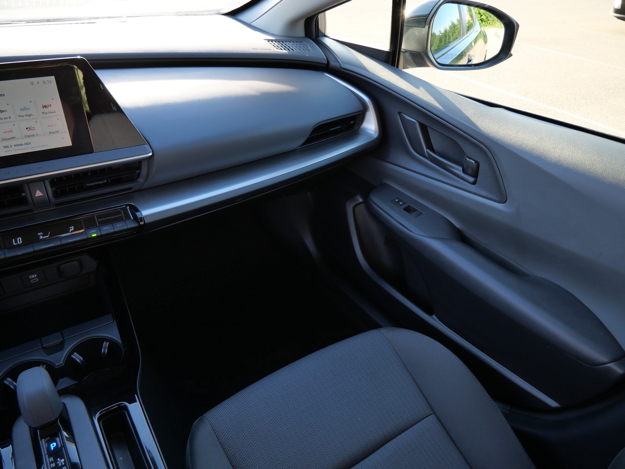 Certified 2025 Toyota Prius LE FWD image 12