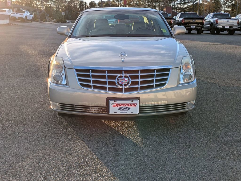 Used 2008 Cadillac DTS w/1SA image 3