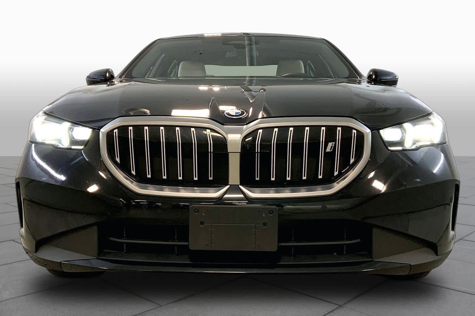 Used 2025 BMW i5 xDrive40 w/ Premium Package AWD/4WD image 3