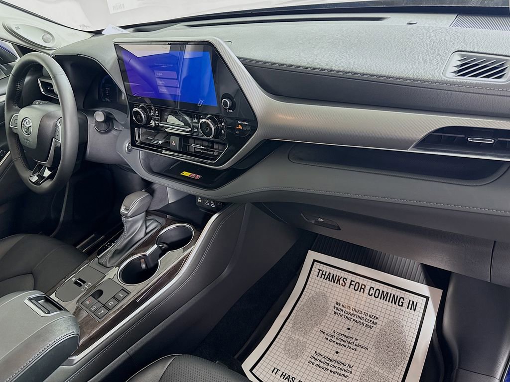 Certified 2026 Toyota Highlander Platinum AWD/4WD image 30