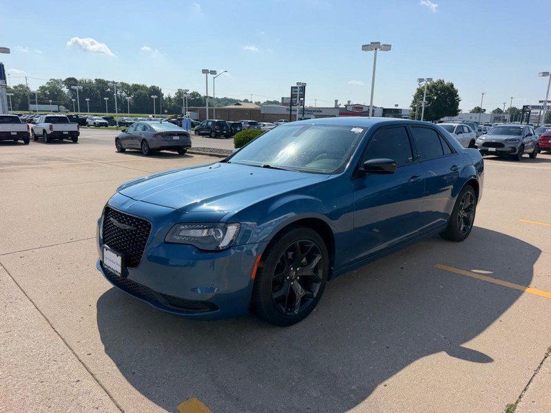 Used 2022 Chrysler 300 Touring w/ Sport Appearance Package RWD image 6