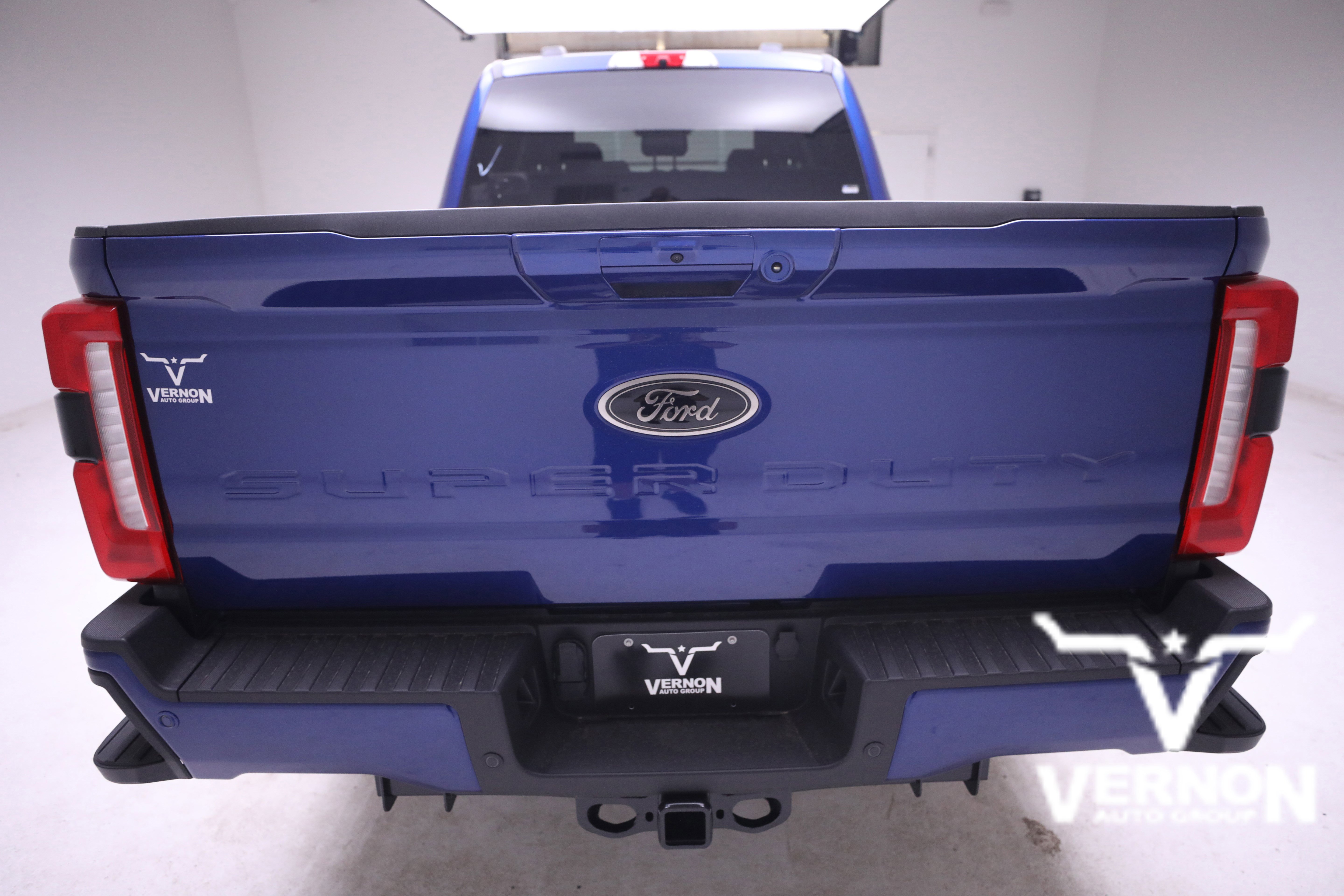 New 2026 Ford F250 Lariat w/ Black Appearance Package image 4