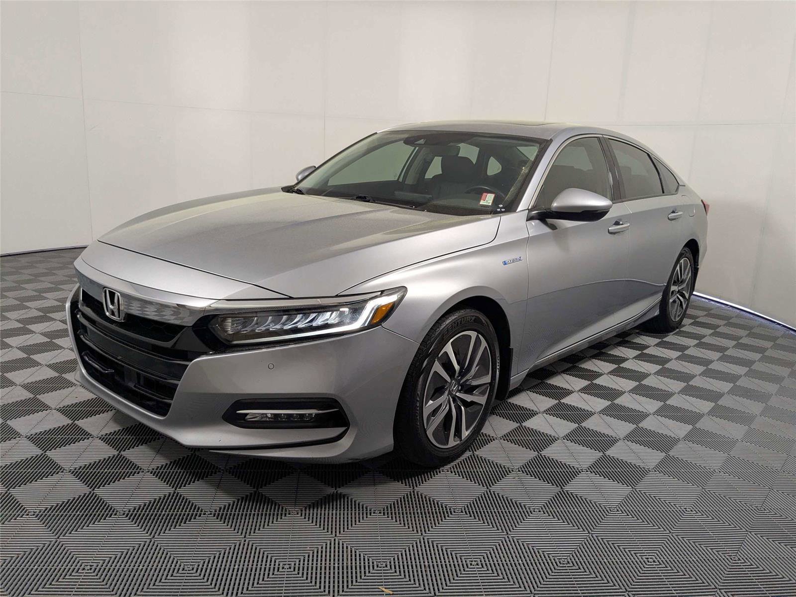 Used 2018 Honda Accord Touring video 2