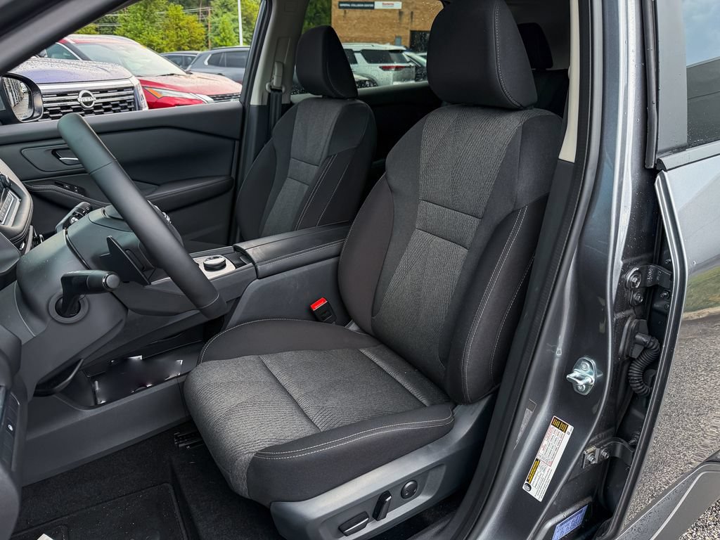 Certified 2025 Nissan Rogue SV AWD/4WD image 10
