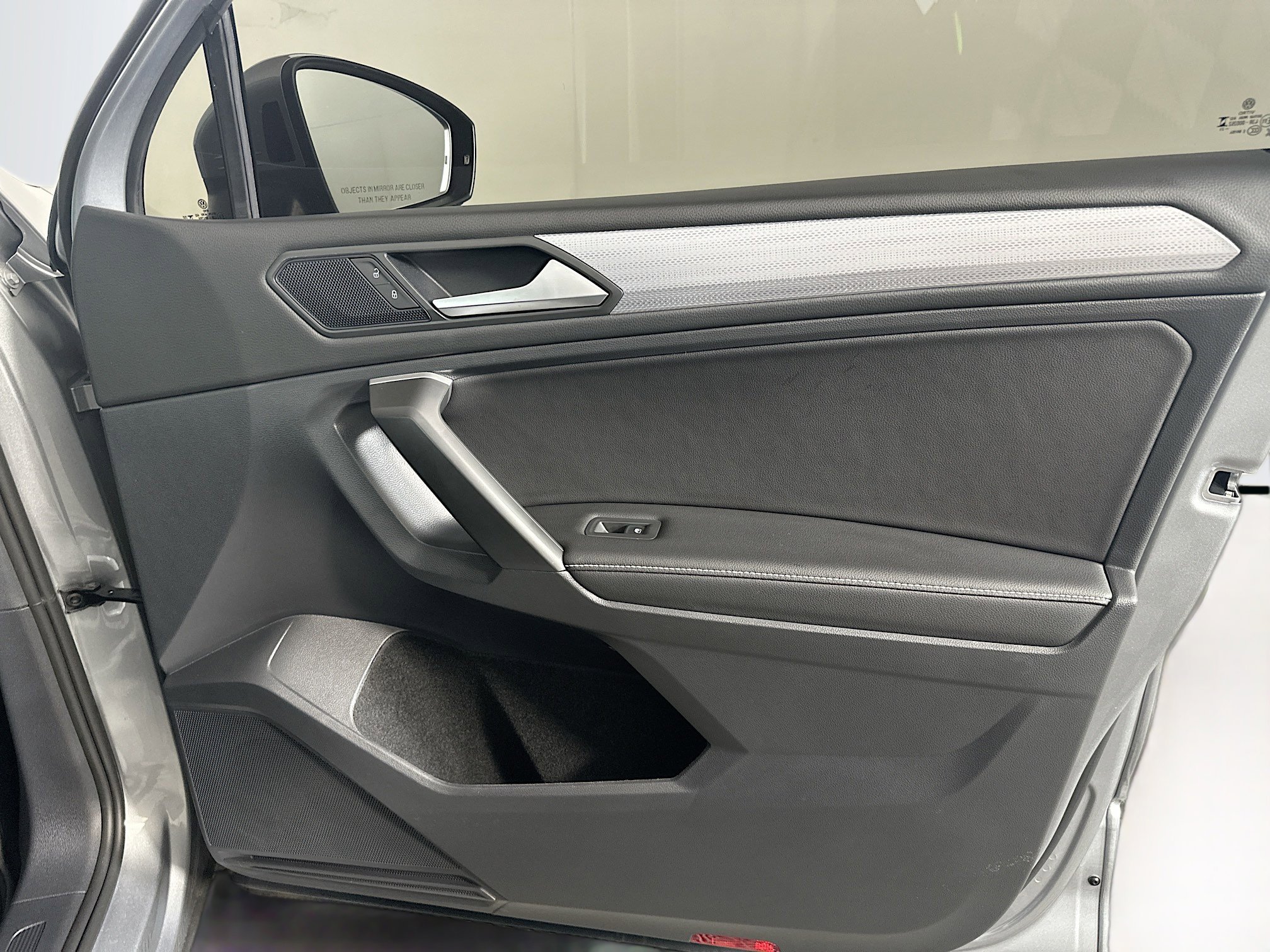 Used 2023 Volkswagen Tiguan S image 33