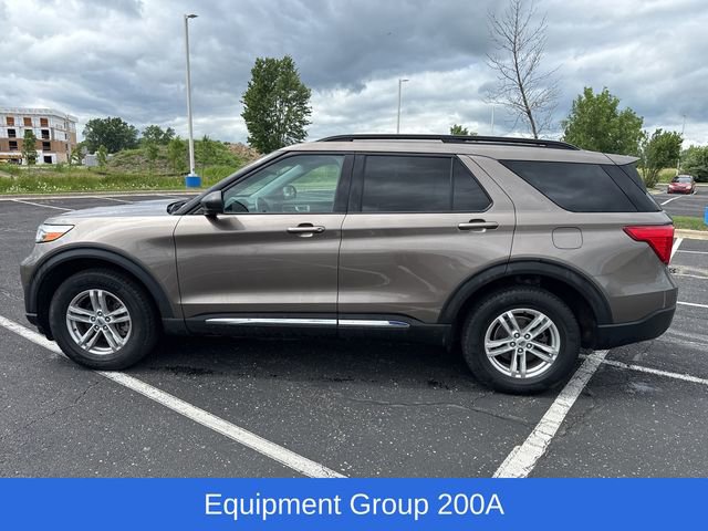 Used 2021 Ford Explorer XLT image 2