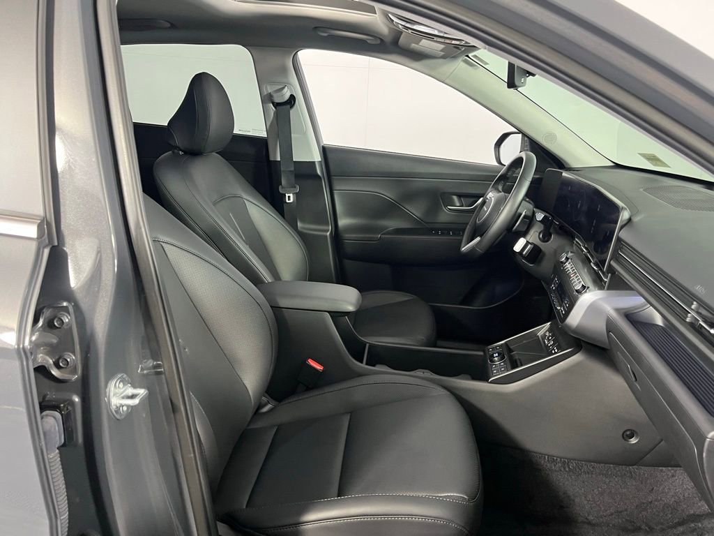 Used 2025 Hyundai Kona Limited image 34