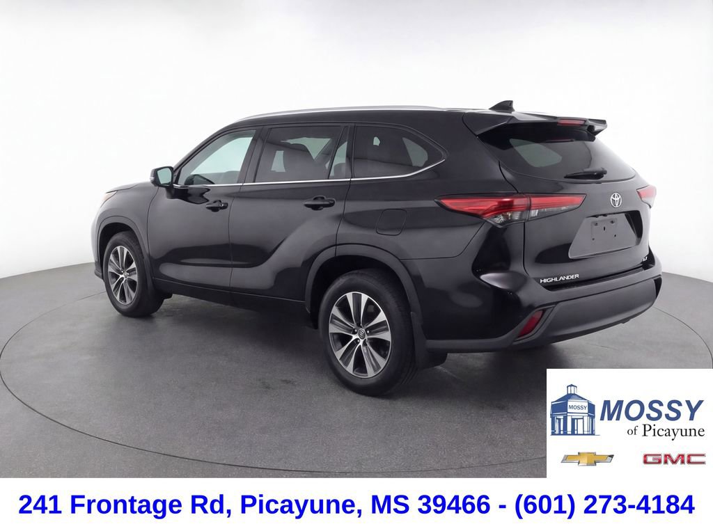 Used 2020 Toyota Highlander XLE image 3