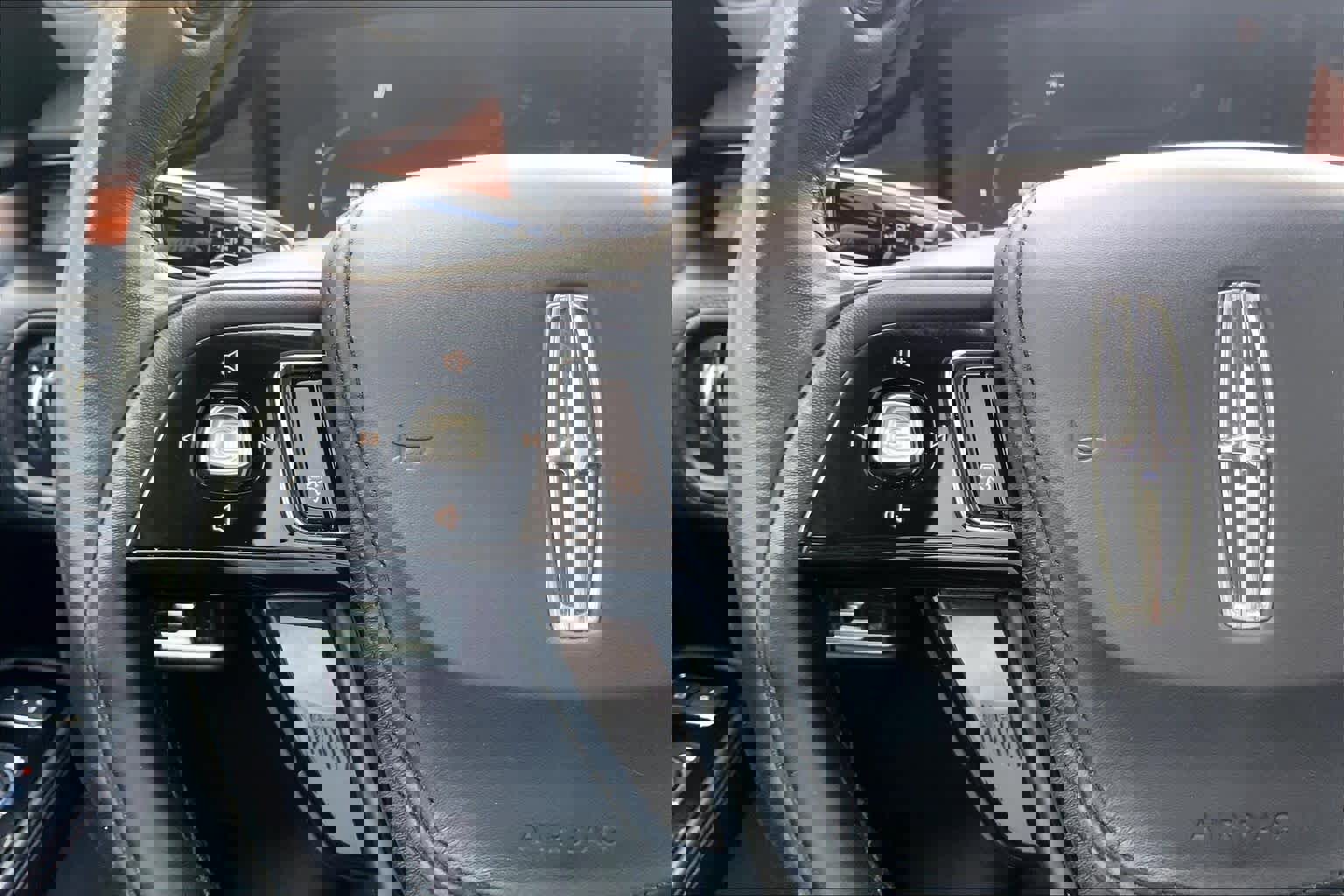 Used 2020 Lincoln Aviator Reserve w/ Equipment Group 202A image 18