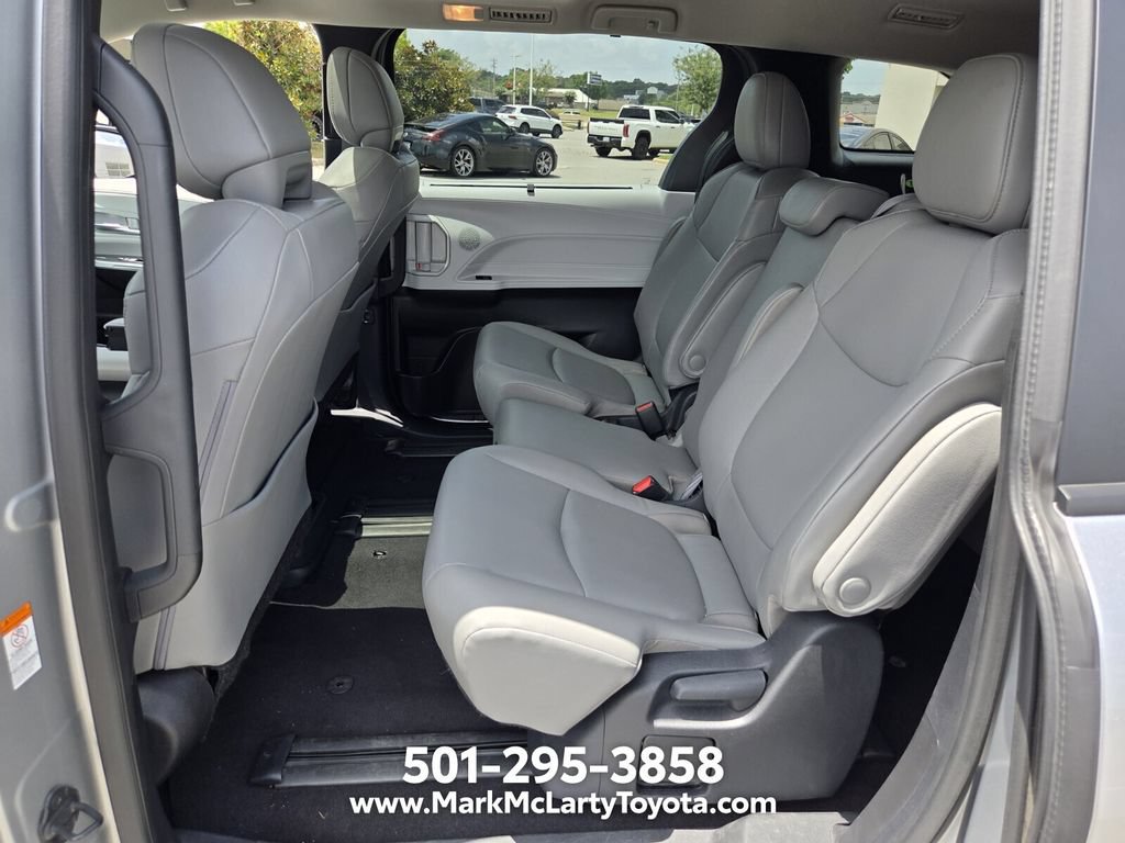 Used 2025 Toyota Sienna XLE FWD image 10