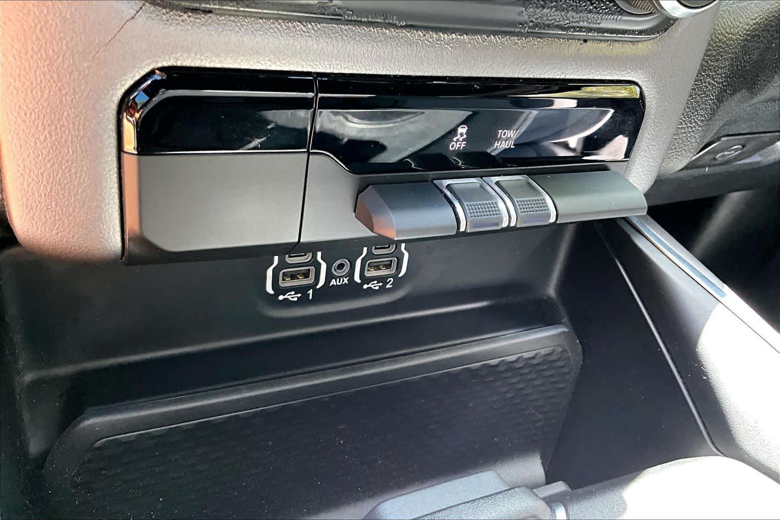 Used 2024 RAM 1500 Big Horn RWD image 34
