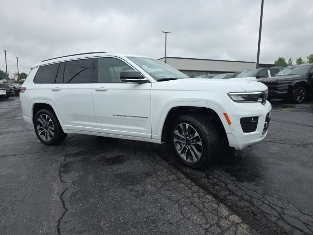Used 2025 Jeep Grand Cherokee L Overland w/ Advanced Protech Group III AWD/4WD image 9