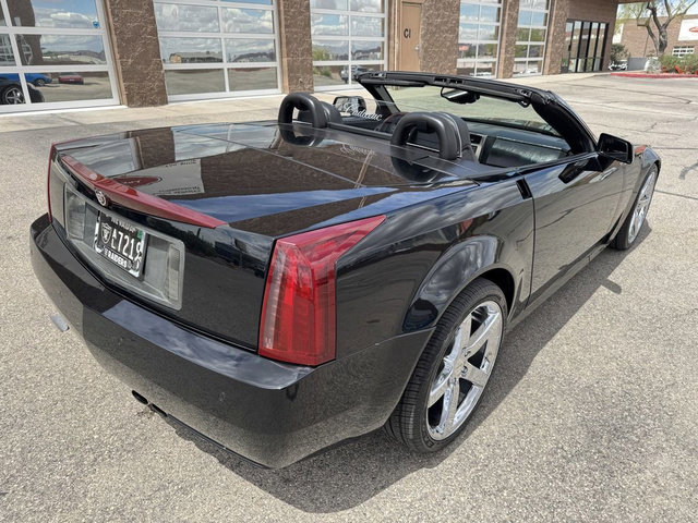 Used 2006 Cadillac XLR RWD image 13