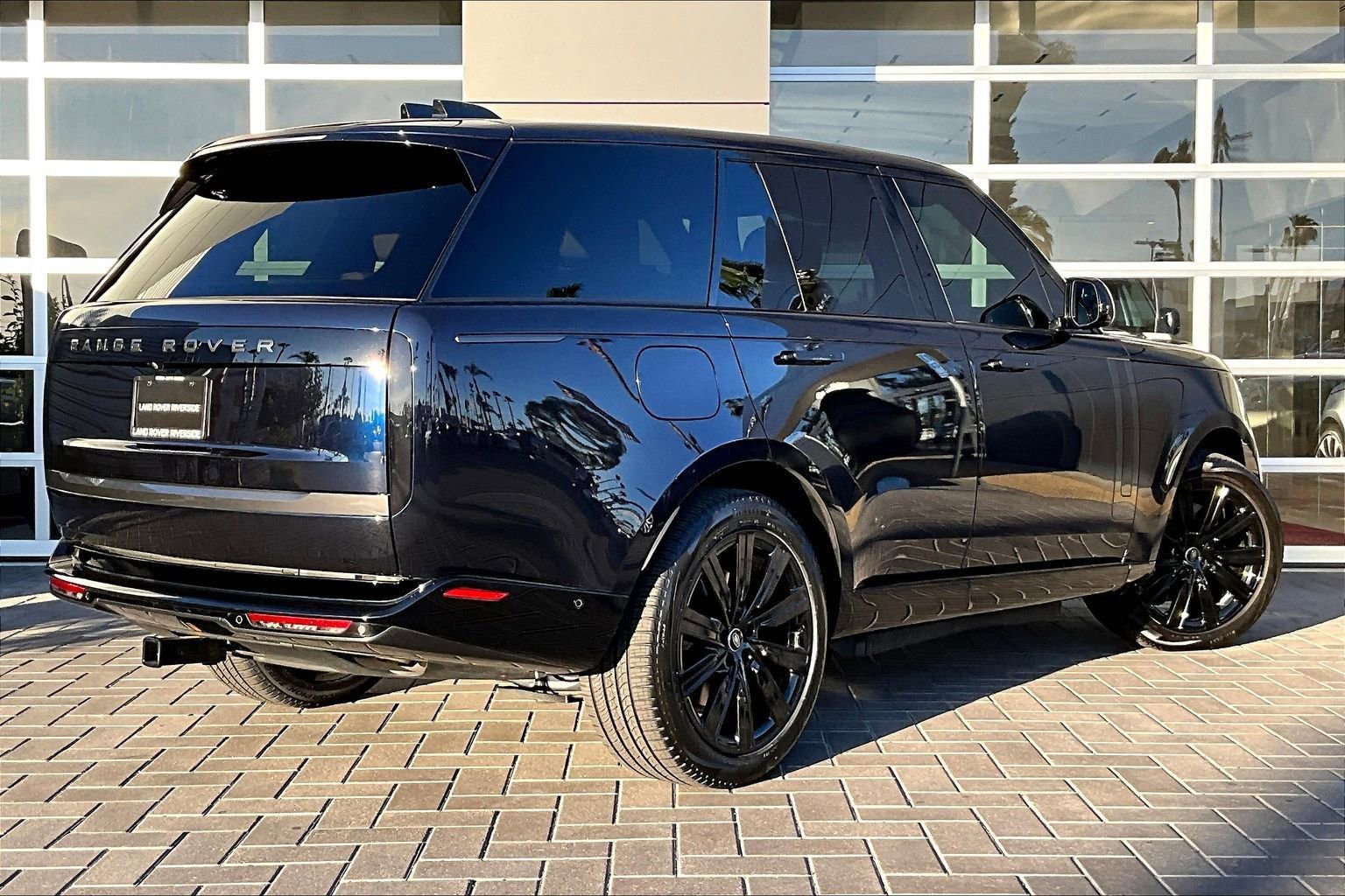 Certified 2025 Land Rover Range Rover SE AWD/4WD image 12