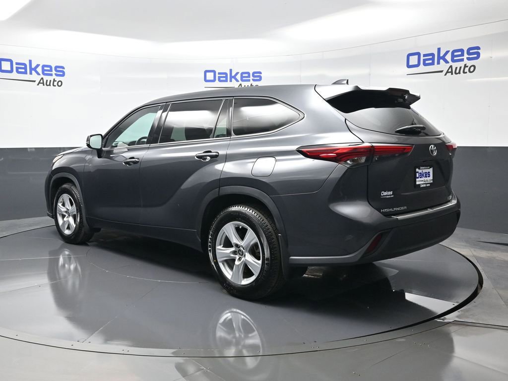 Used 2020 Toyota Highlander LE image 6