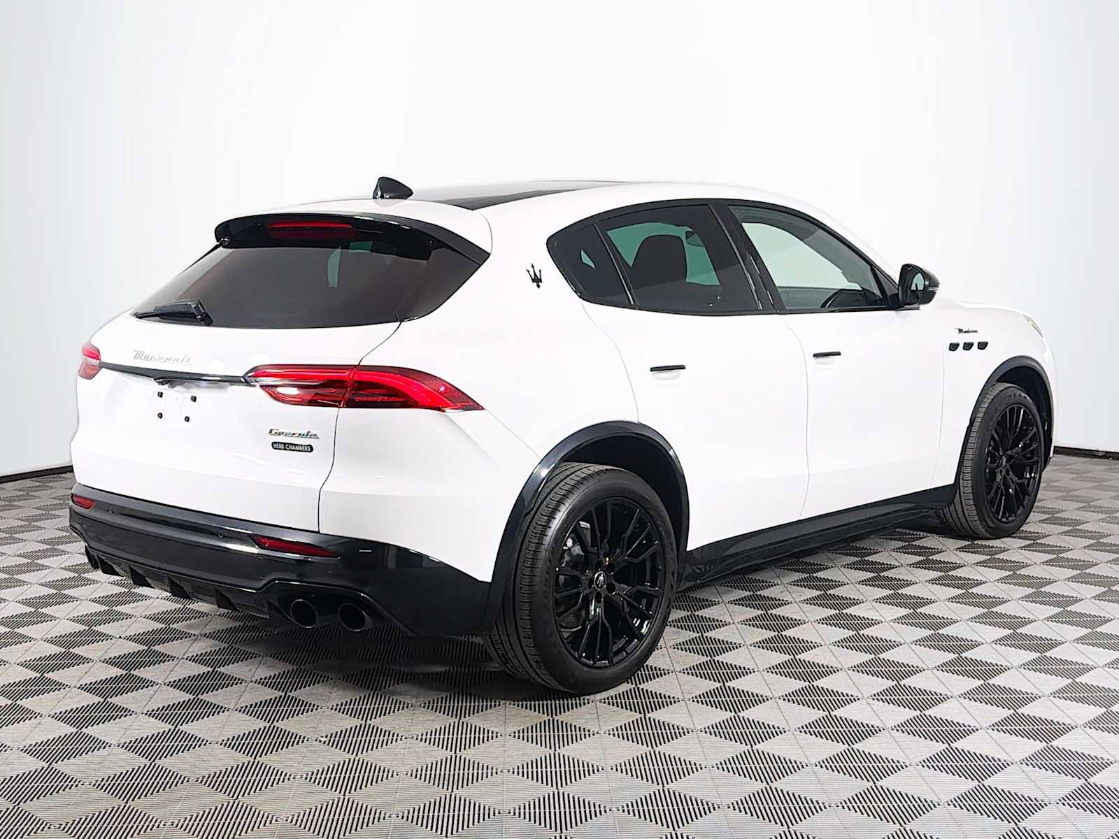 Used 2025 Maserati Grecale Modena image 5