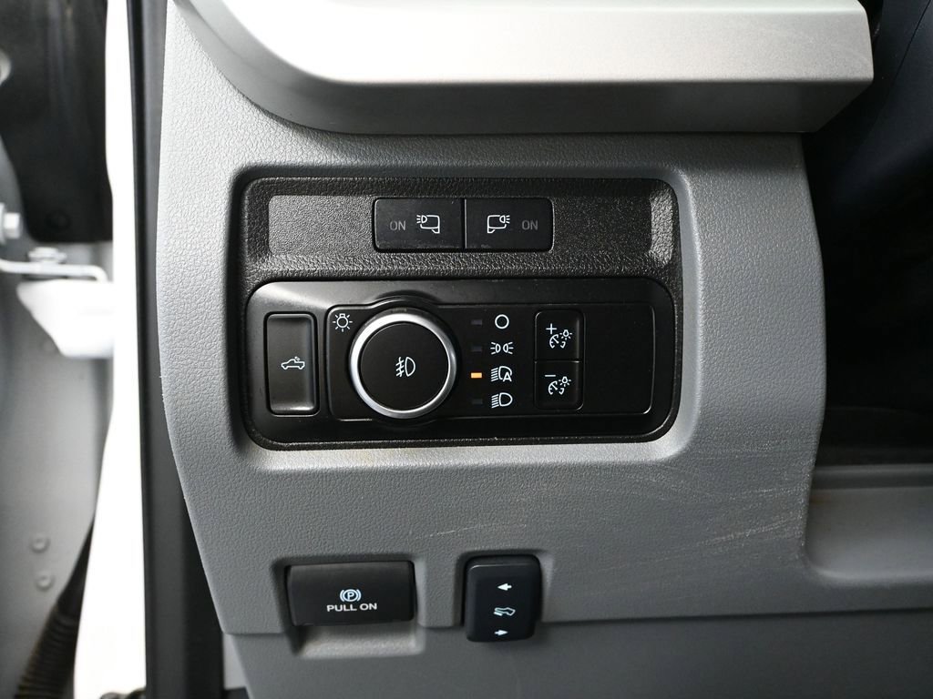 Used 2024 Ford F350 XLT w/ FX4 Off-Road Package image 31