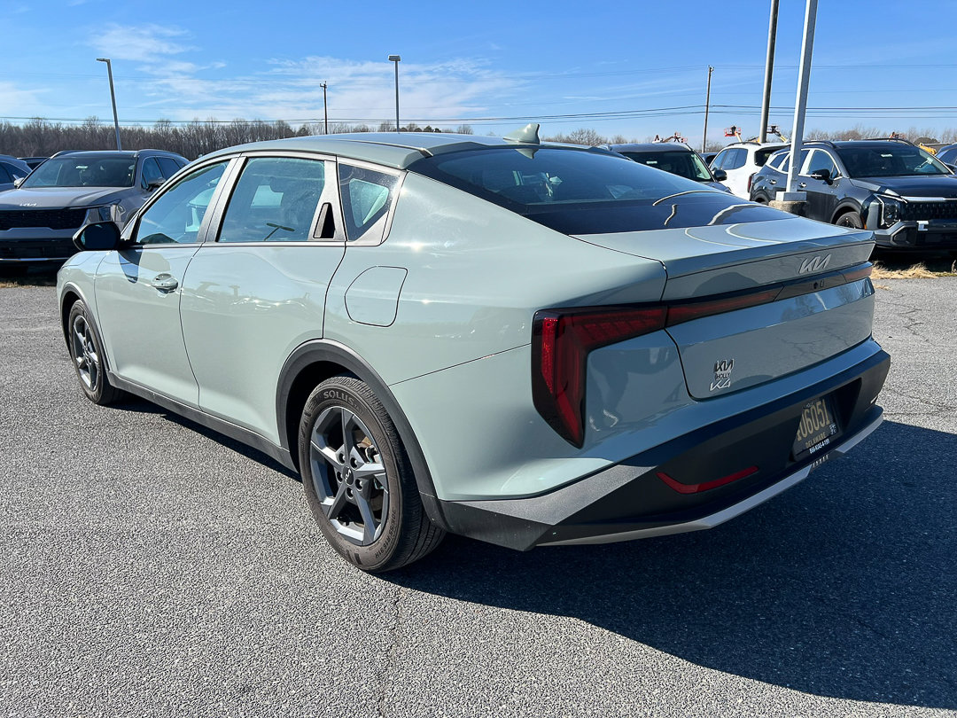 Used 2025 Kia K4 LXS image 3