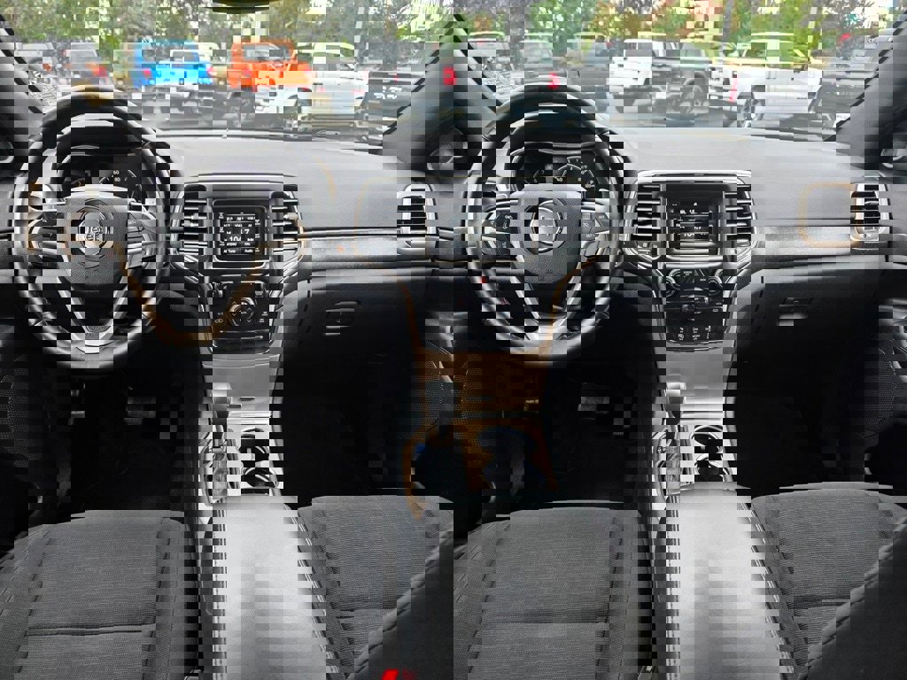 Used 2017 Jeep Grand Cherokee Laredo w/ Quick Order Package 23E image 8