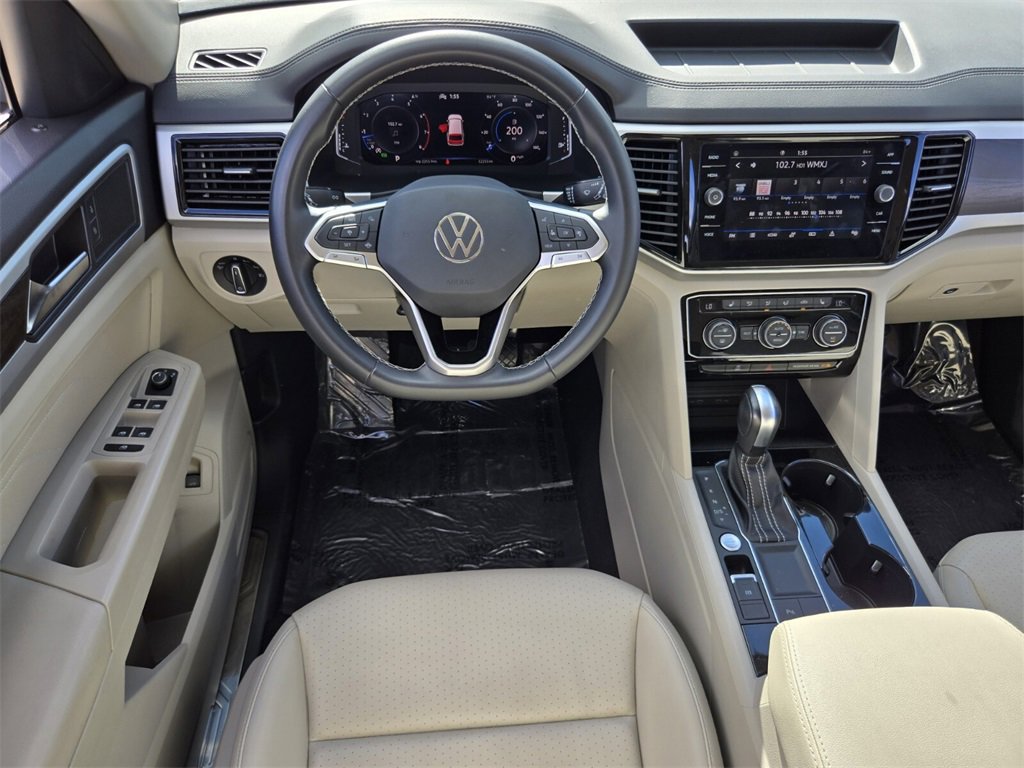 Used 2023 Volkswagen Atlas SE w/ Black Wheel Package image 13