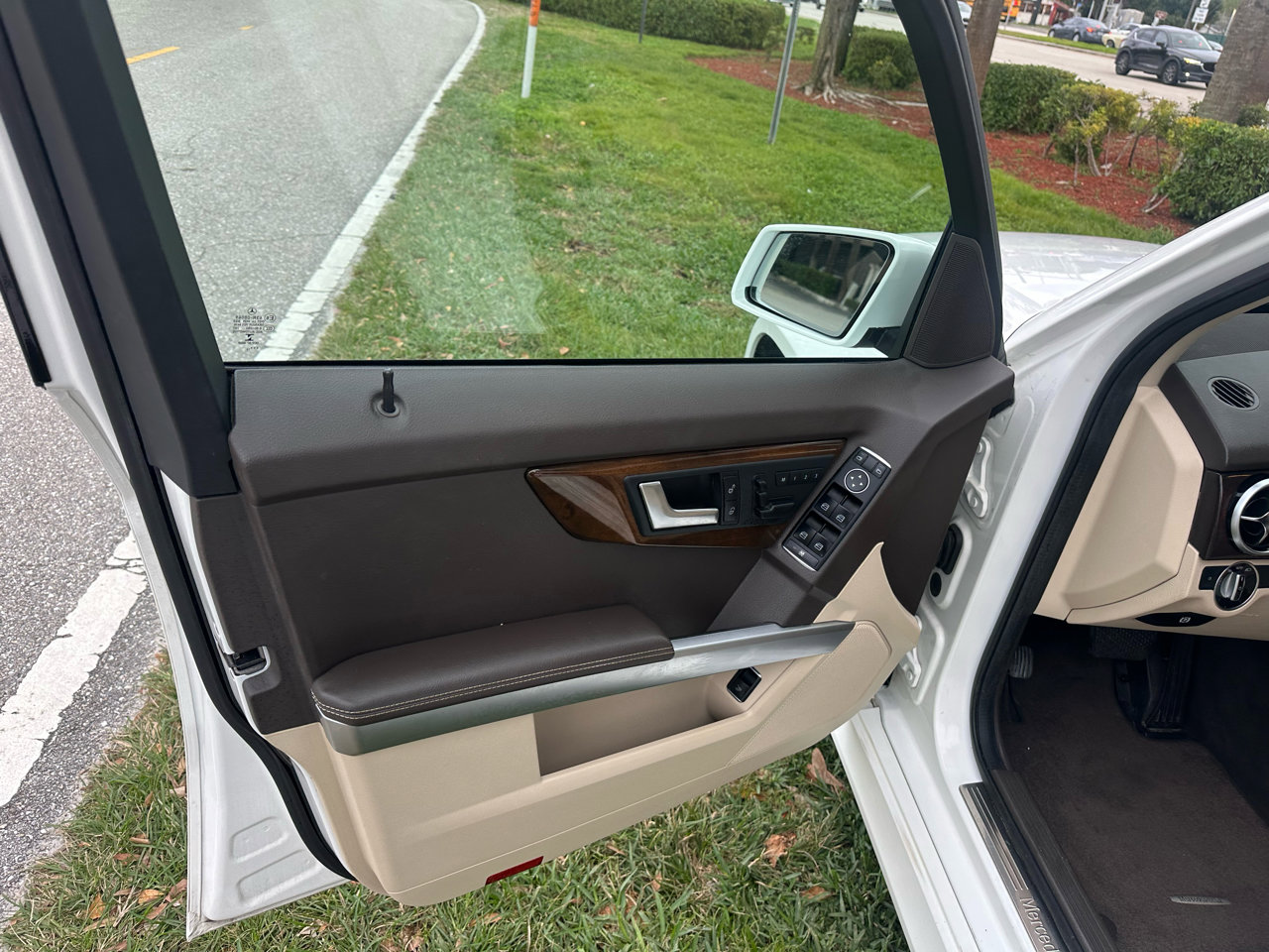 Used 2015 Mercedes-Benz GLK 350 4MATIC image 11