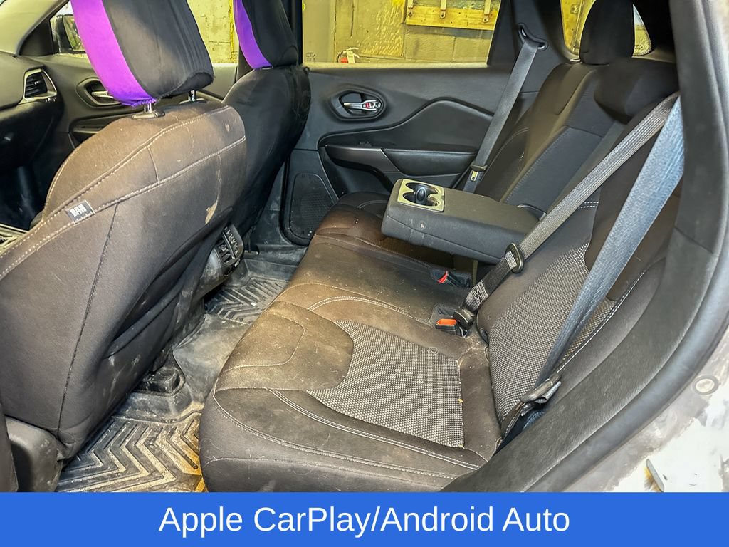 Used 2019 Jeep Cherokee Latitude w/ Cold Weather Group AWD/4WD image 11
