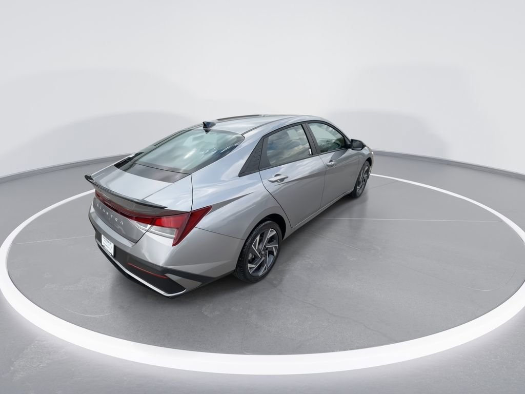 Used 2025 Hyundai Elantra Sport FWD image 8