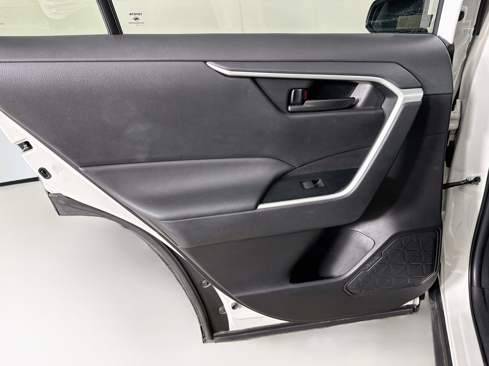 Used 2025 Toyota RAV4 LE AWD/4WD image 25