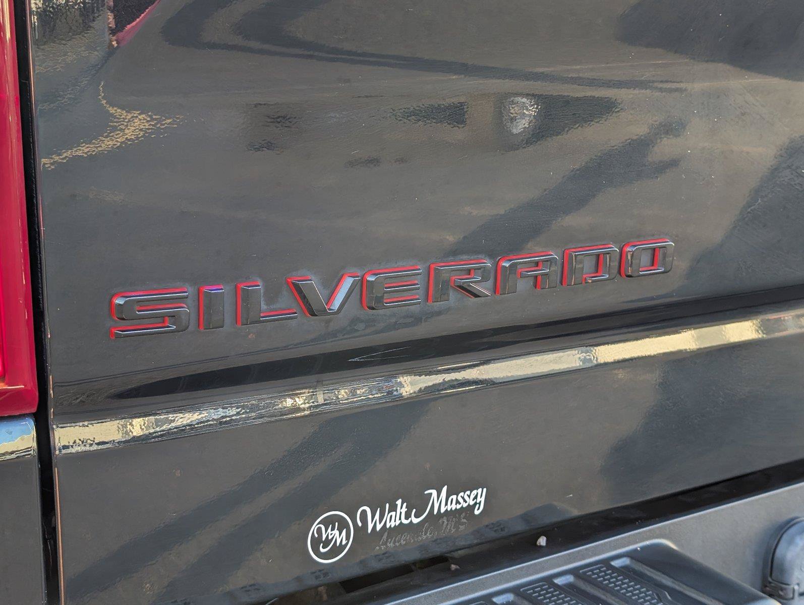 Used 2023 Chevrolet Silverado 1500 RST w/ Redline Edition AWD/4WD image 5