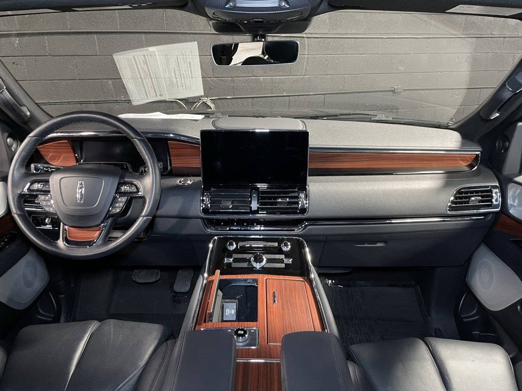 Used 2024 Lincoln Navigator Reserve image 2