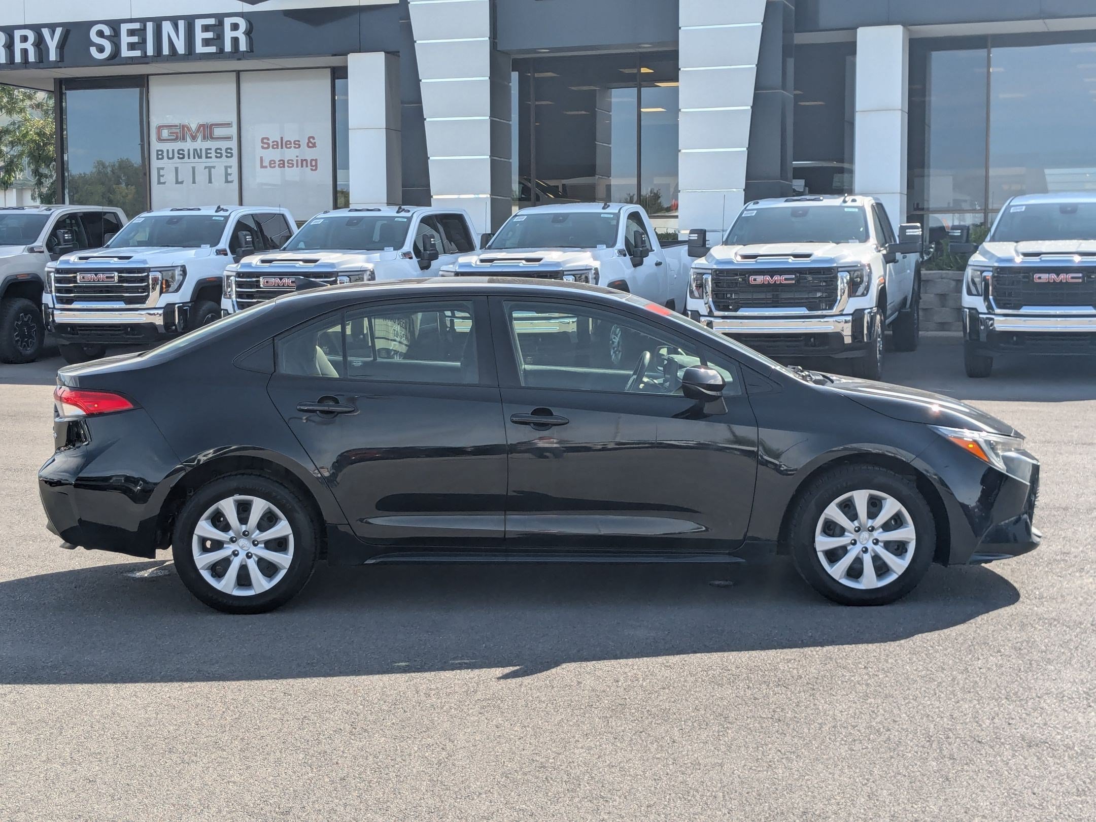 Used 2024 Toyota Corolla LE FWD image 6