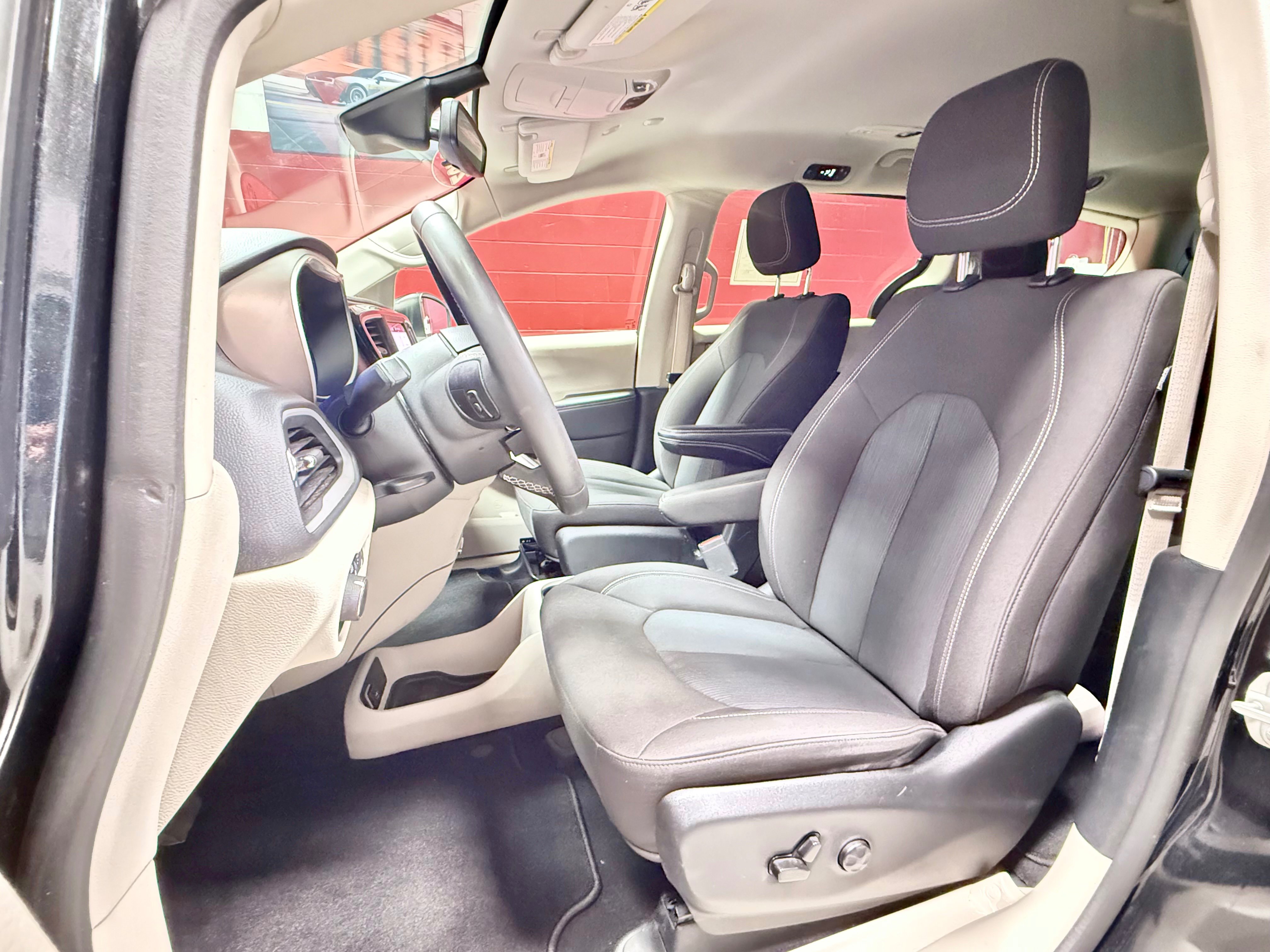 Used 2023 Chrysler Voyager LX FWD image 19