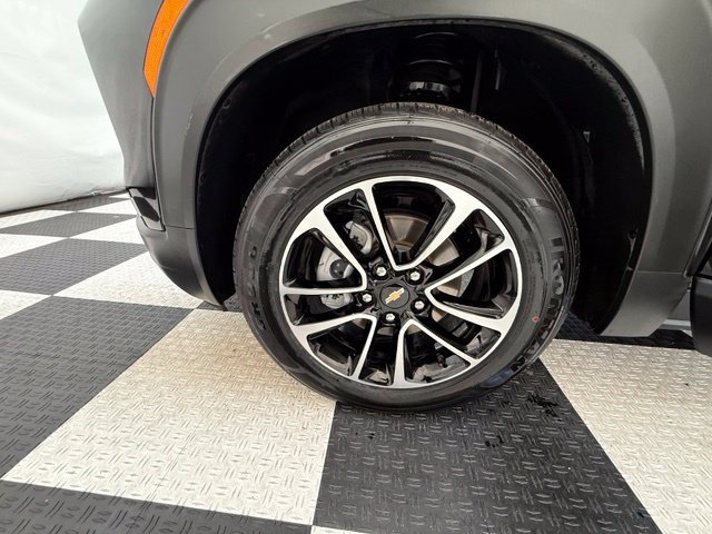 Used 2025 Chevrolet TrailBlazer LT AWD/4WD image 9