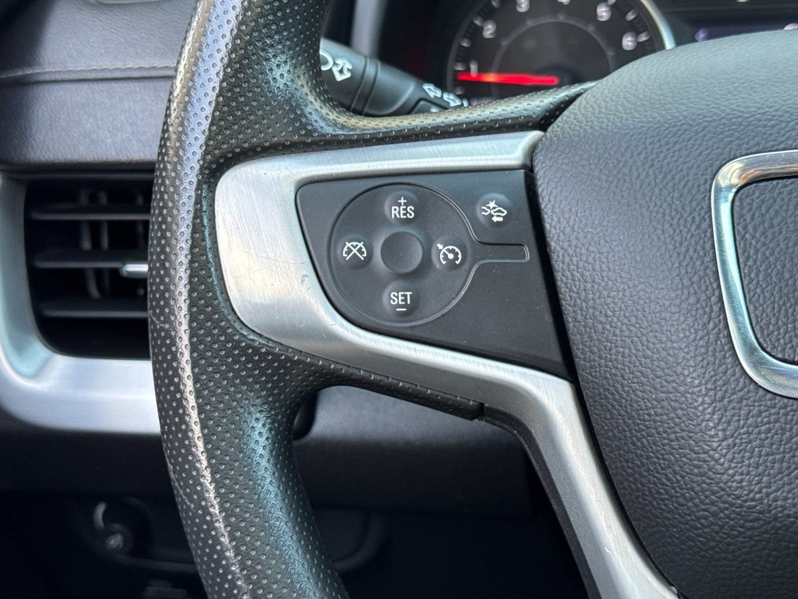 Used 2023 GMC Terrain SLE w/ Driver Convenience Package image 26