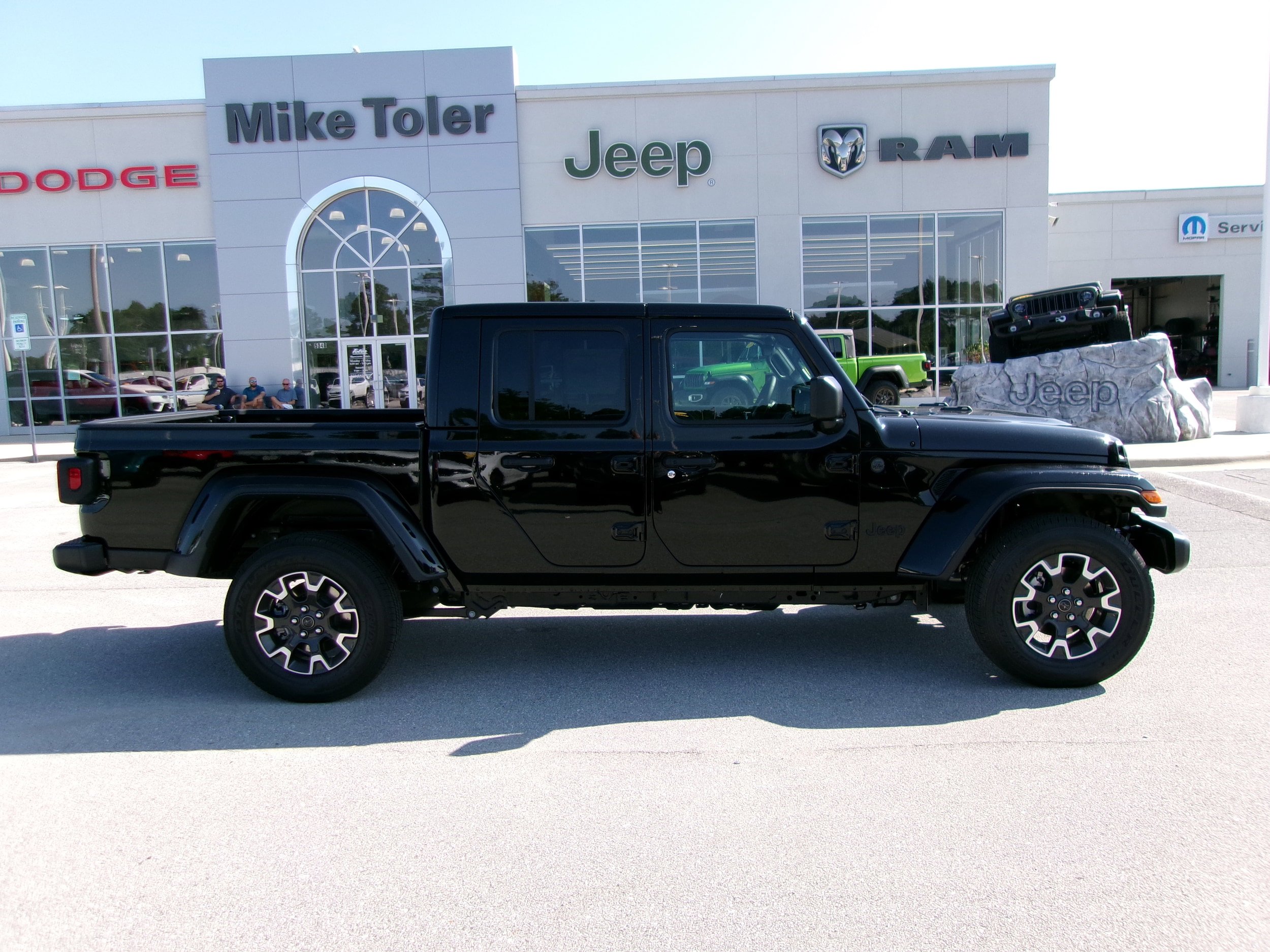 New 2025 Jeep Gladiator Sport w/ Premium Package image 5