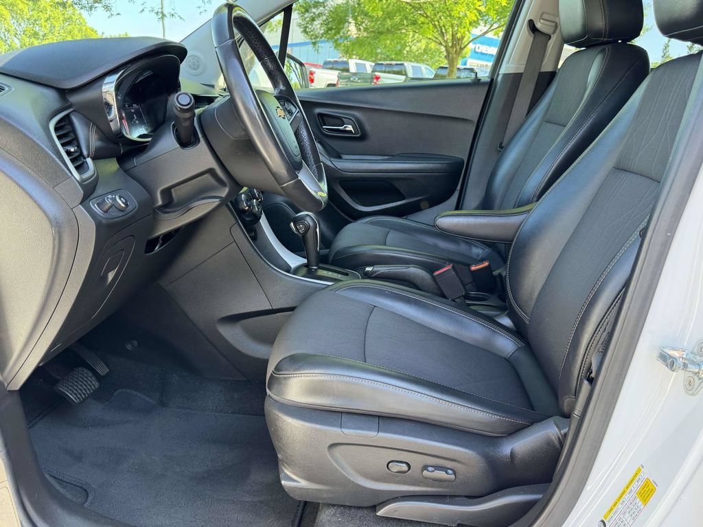Used 2020 Chevrolet Trax LT w/ LT Convenience Package FWD image 21