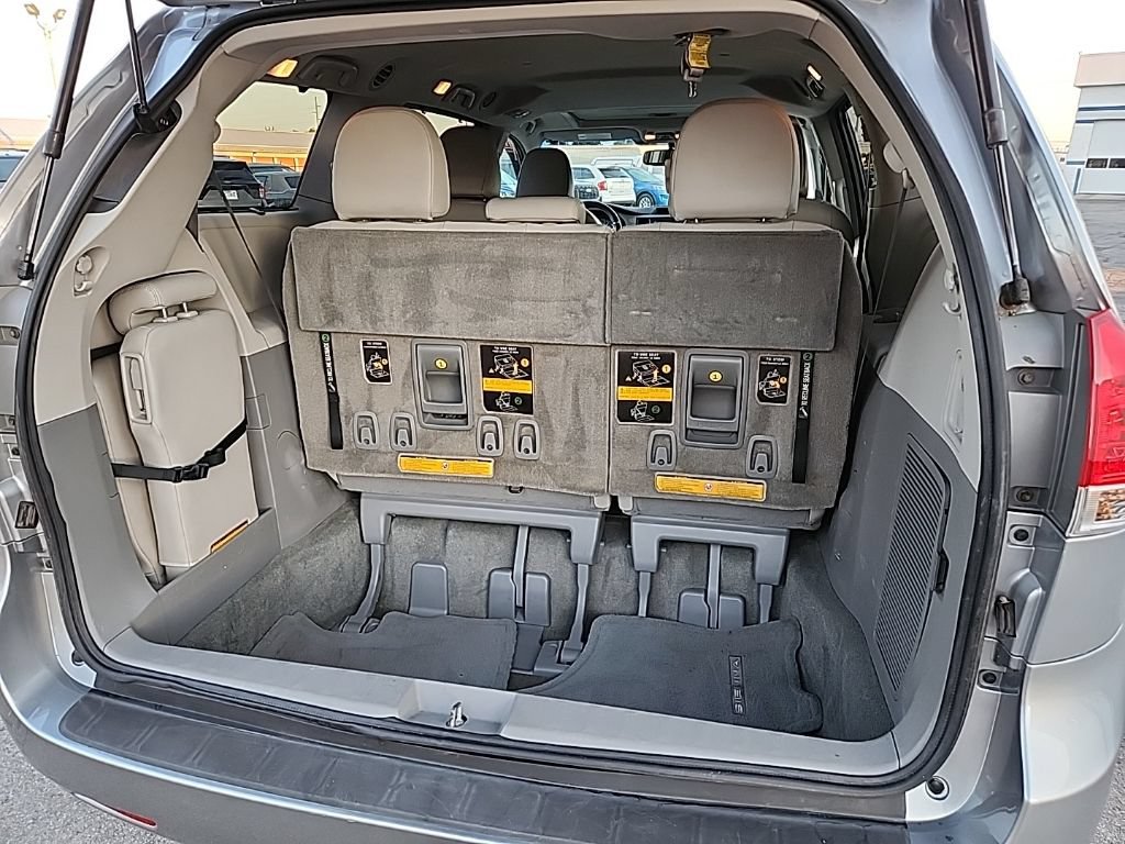 Used 2011 Toyota Sienna XLE FWD image 6