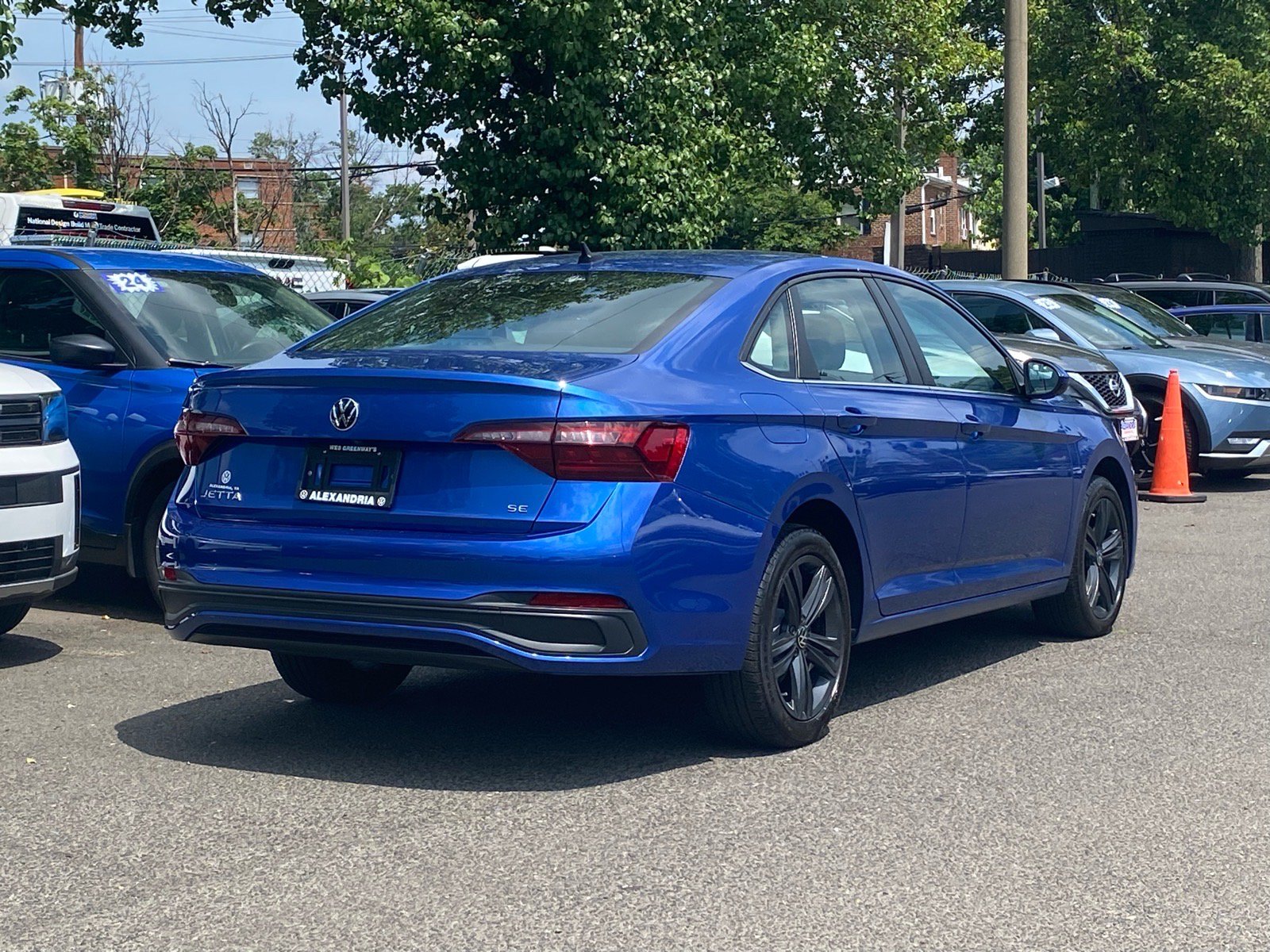 Certified 2022 Volkswagen Jetta SE FWD image 3
