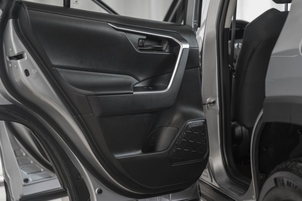 Used 2025 Toyota RAV4 LE image 31