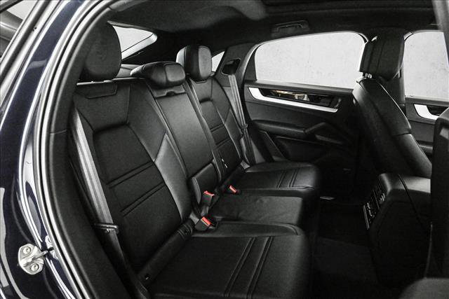 Used 2025 Porsche Cayenne Coupe AWD/4WD image 22
