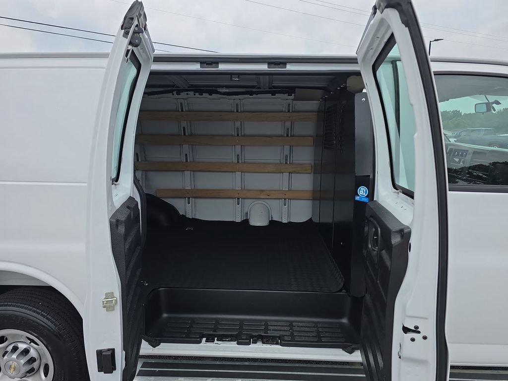 Certified 2025 Chevrolet Express 2500 w/ Driver Convenience Package RWD image 22