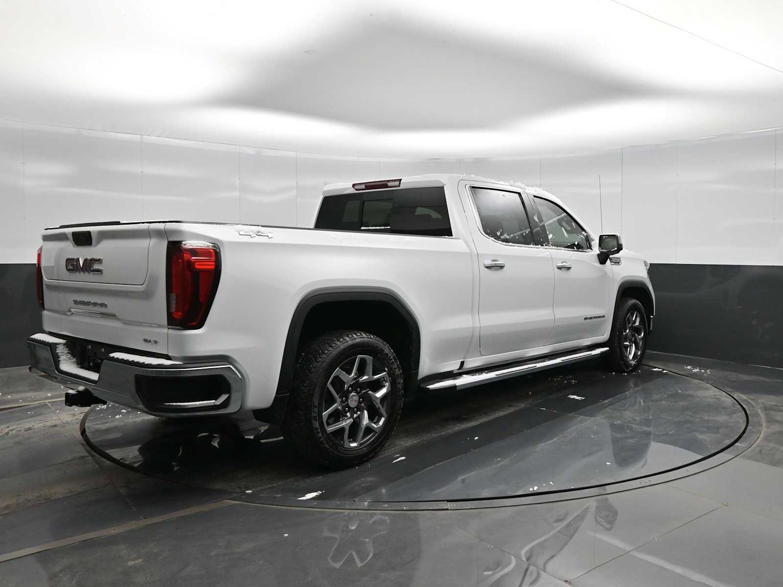 Used 2023 GMC Sierra 1500 SLT w/ SLT Convenience Package image 8
