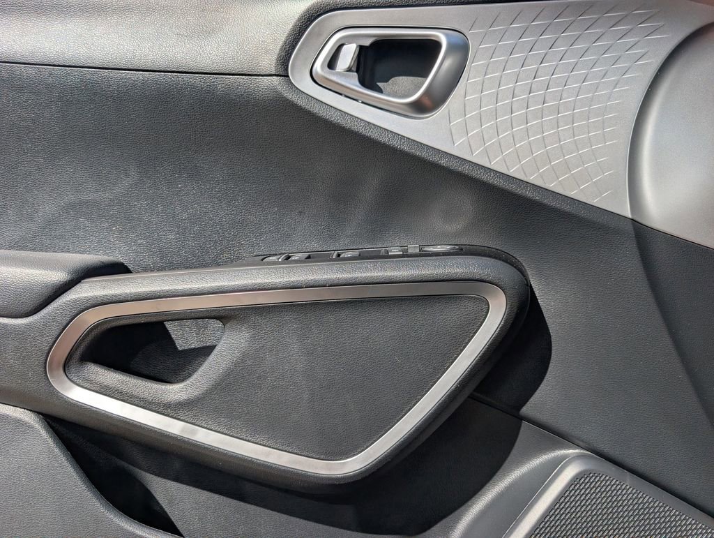 Certified 2025 Kia Soul LX image 16