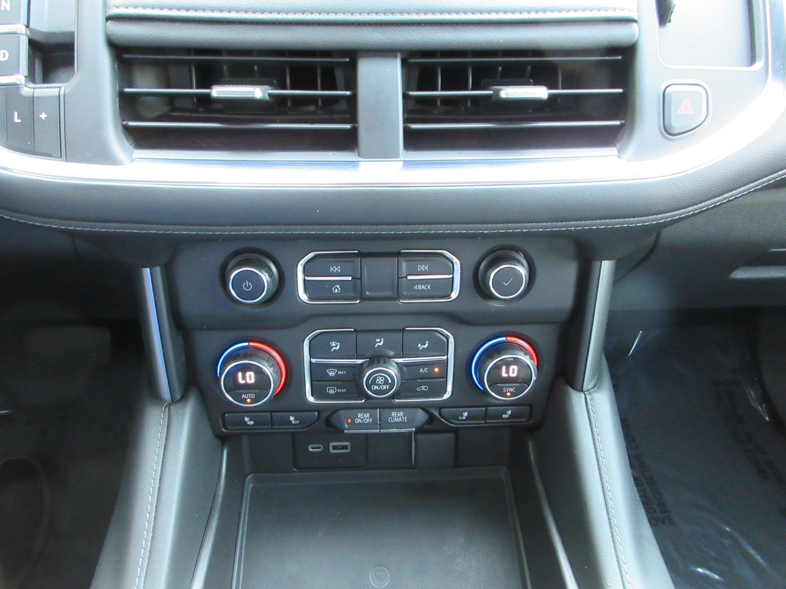 Used 2021 Chevrolet Suburban Z71 AWD/4WD image 46