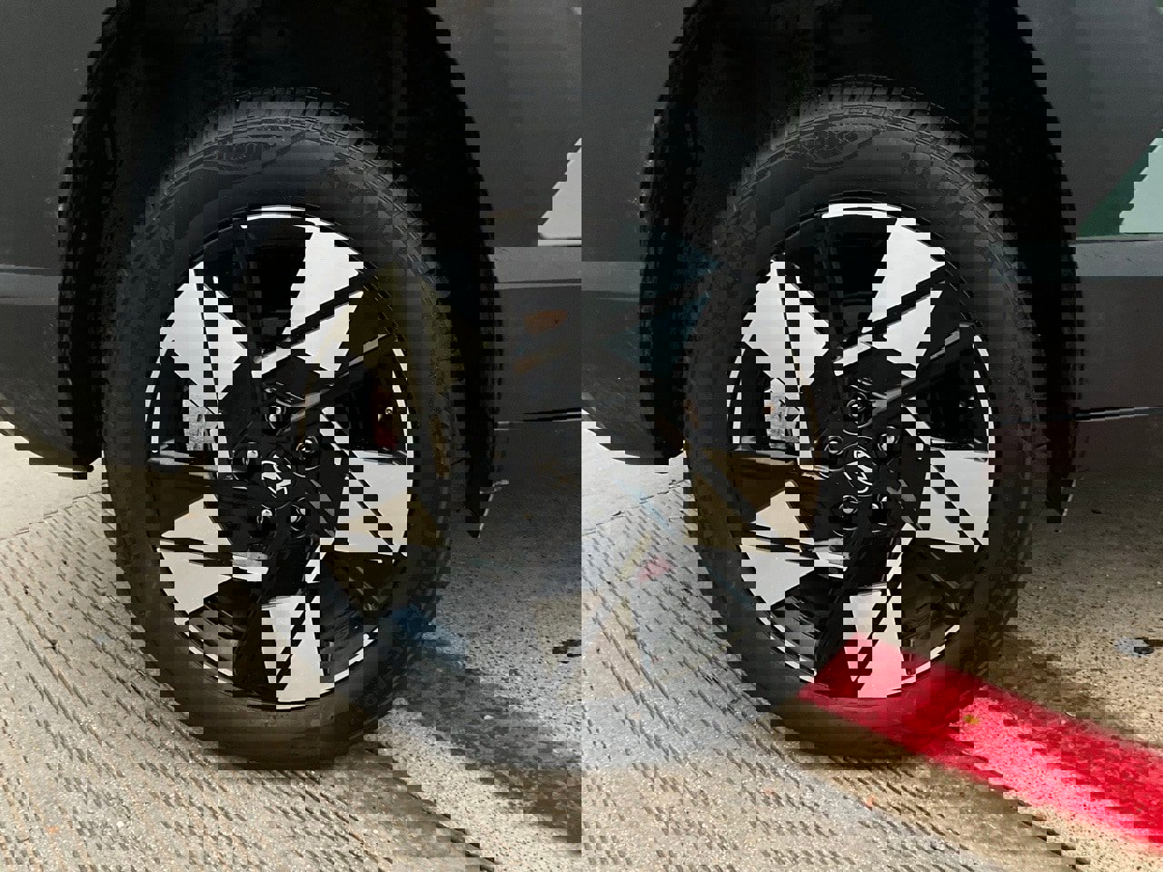 Used 2025 Hyundai Kona SEL image 9