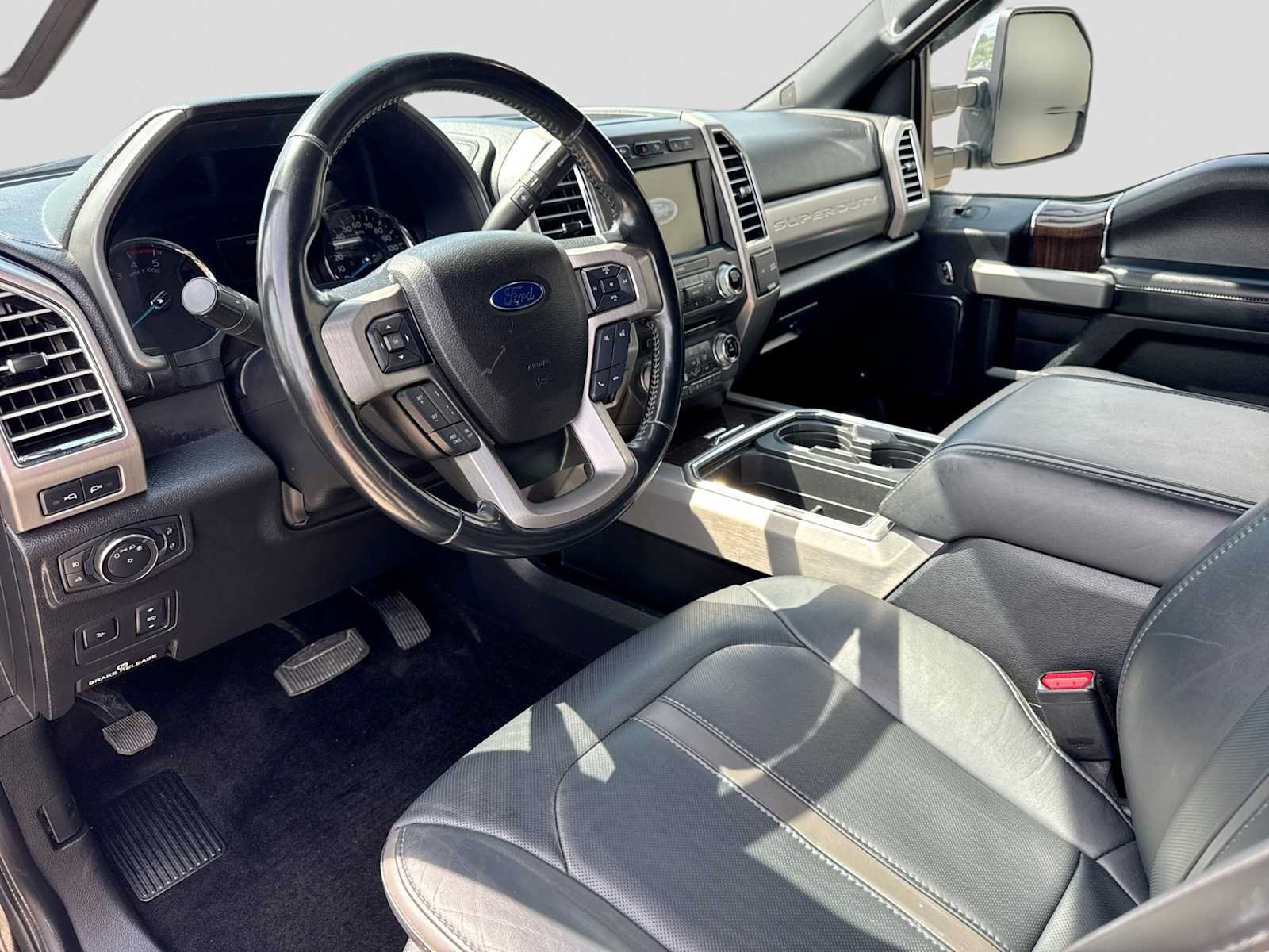 Used 2017 Ford F250 Platinum w/ Platinum Ultimate Package AWD/4WD image 2